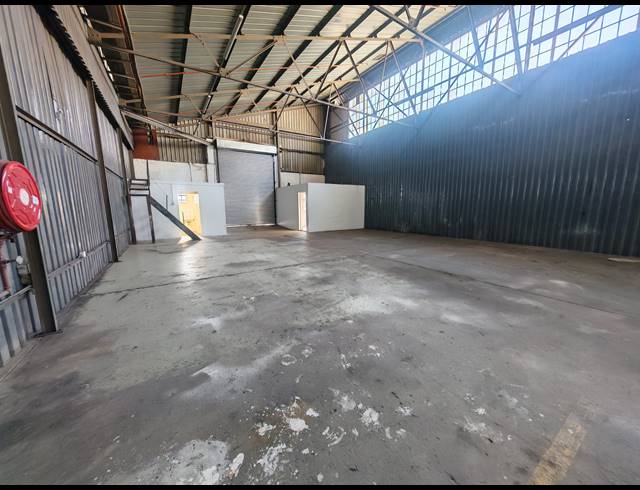 352M² WAREHOUSE TO LET IN CITY DEEP